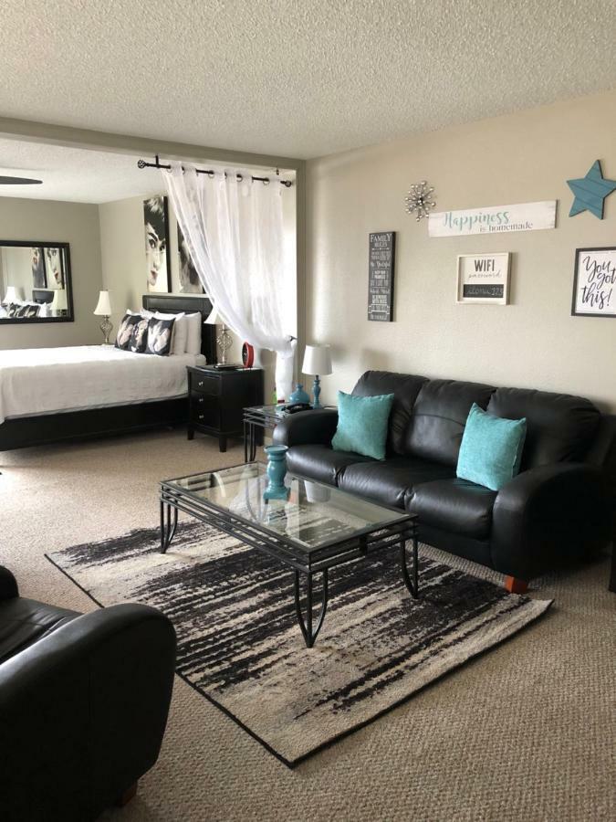 Anchorage Uptown Suites ภายนอก รูปภาพ